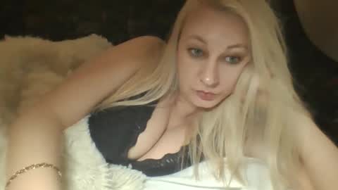 qwertyui online show from January 18, 9:33 pm