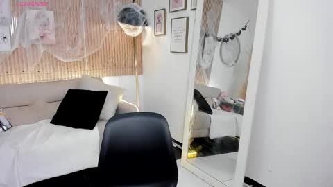 RACHEL ES online show from October 12, 7:22 am