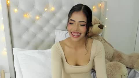 rachel_jamesx online show from March 20, 5:12 am