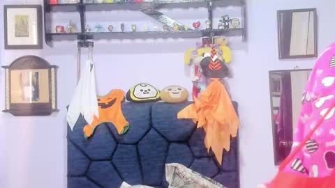 racheljames28 online show from October 31, 9:52 pm