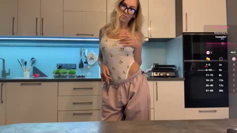 Mila online show from March 1, 4:18 pm