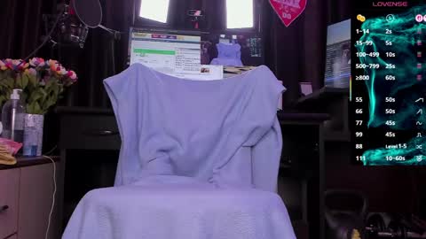 Laura online show from April 9, 3:09 am