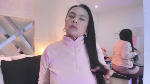 Raquel Moore  online show from April 8, 12:18 pm