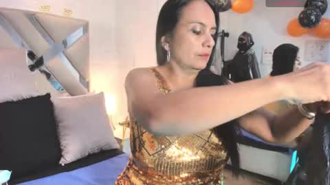 Raquel Moore  online show from October 15, 11:40 pm