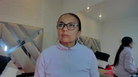 Raquel Moore  online show from March 3, 8:32 am