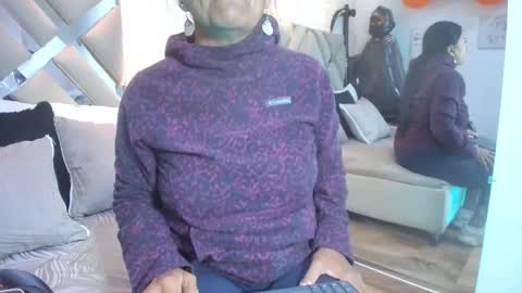 Raquel Moore  online show from October 28, 11:49 am