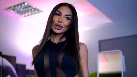 Raquelle online show from October 24, 8:32 am