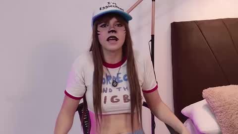   online show from February 25, 1:09 pm