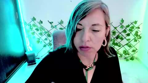 Rebbeca online show from February 24, 1:10 pm