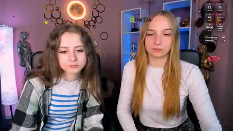 rebecca_smile_ online show from April 25, 7:11 pm