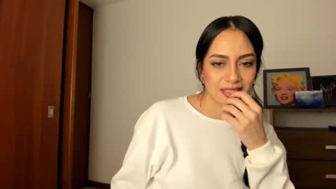 red_flower203 online show from February 22, 10:26 pm