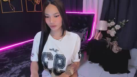 danika linn online show from November 10, 9:04 am