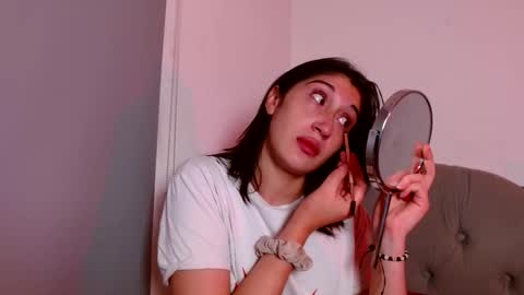 IG   OF red moonn online show from December 3, 6:49 am