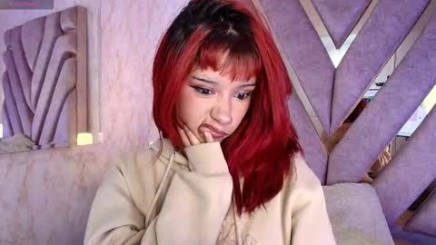 red_pandaa online show from December 14, 4:40 am