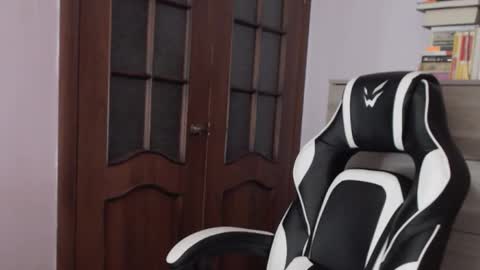 Lily online show from November 3, 2:37 am