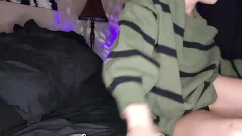 Kenzie online show from December 3, 5:19 am