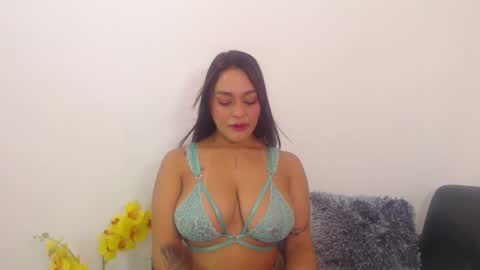 renatabrownn28 online show from May 31, 6:09 pm