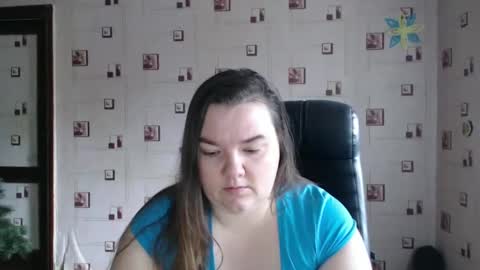 renataoia online show from February 4, 12:00 pm