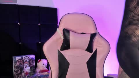 renatawilsom online show from May 29, 5:38 am