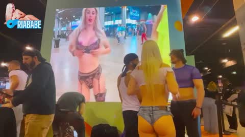 ria  online show from April 11, 6:22 pm