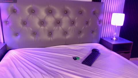 RIHONNA online show from November 22, 3:37 pm