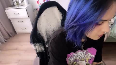   DianaBrite            fansl y online show from February 15, 12:43 pm