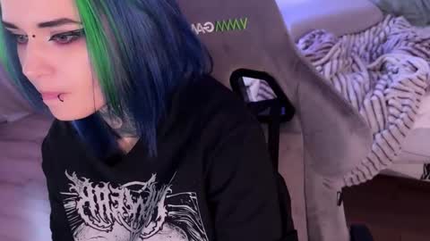   DianaBrite            fansl y online show from October 6, 12:33 pm