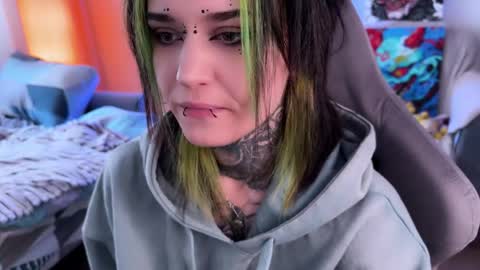   DianaBrite            fansl y online show from April 14, 12:16 pm