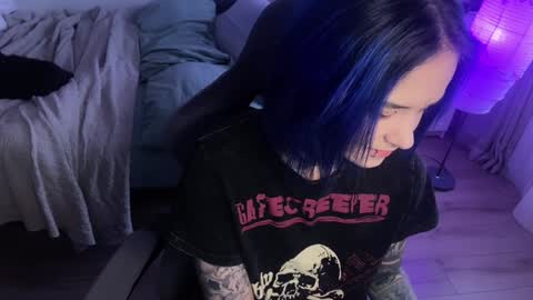   DianaBrite            fansl y online show from February 1, 1:09 pm