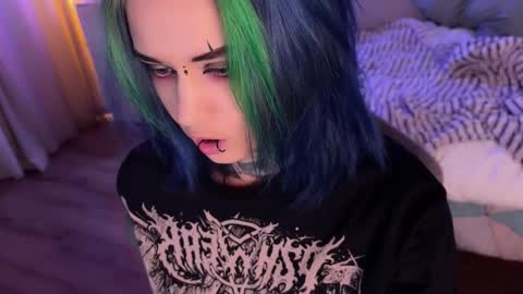   DianaBrite            fansl y online show from October 16, 5:26 pm