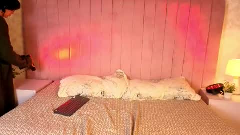 robin D online show from September 21, 4:11 am