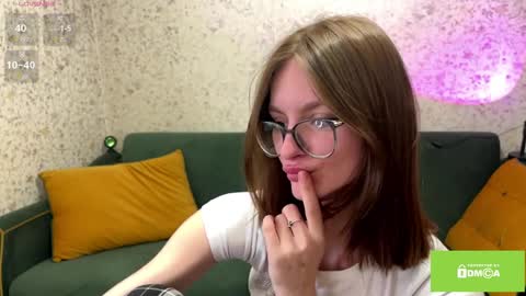 robynsentinella online show from April 1, 6:14 am