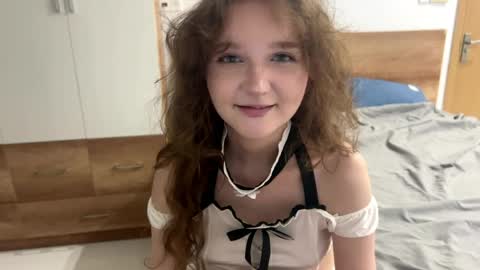 robynsentinella online show from June 8, 6:52 pm