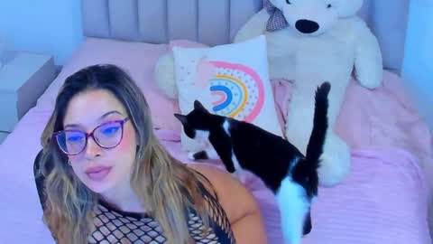 rosarojaa online show from April 14, 12:43 am