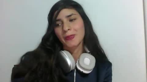 rosasvioletas online show from November 11, 11:57 pm