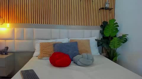 roseaurora online show from November 11, 12:46 pm