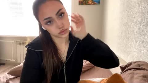 Mimi online show from November 12, 11:30 am