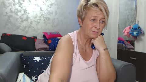 Lovepinklilly online show from March 31, 6:19 pm