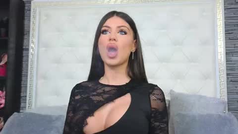 Gabriela online show from October 3, 9:25 am