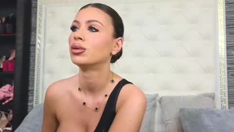 Gabriela online show from October 14, 7:33 am