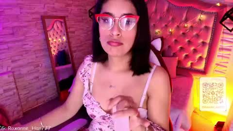roxanne_han online show from February 9, 12:29 pm