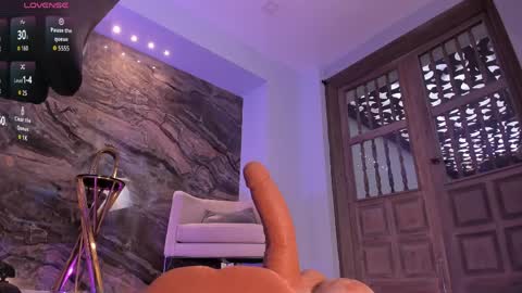 Roxanne Hill  online show from April 1, 1:41 pm