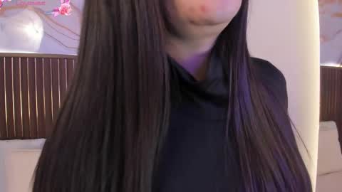 Roxie  online show from October 25, 12:57 pm