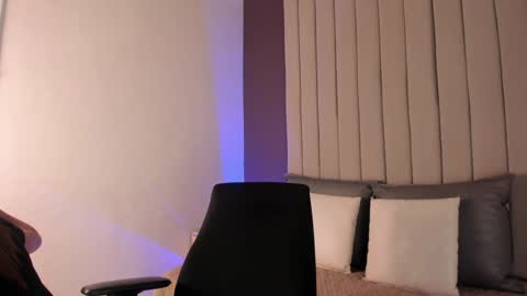 Roxie  online show from December 15, 12:49 pm