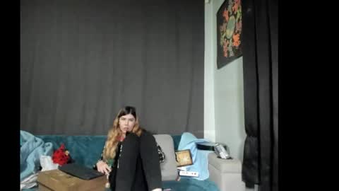 roxihazeleyes online show from December 15, 1:33 am