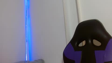 roxy_stone1 online show from November 10, 7:53 pm