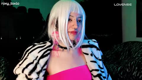 Roxy Independient model Help me to reach 50 thumbs up online show from November 7, 2:17 am