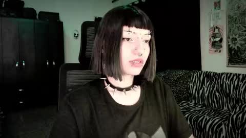 Roxy Independient model Help me to reach 50 thumbs up online show from February 24, 12:43 am