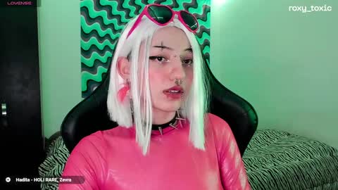 Roxy Independient model Help me to reach 50 thumbs up online show from December 20, 2:41 am