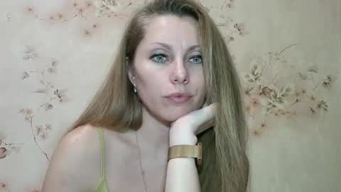 roxyfox18x01 online show from December 16, 8:26 pm